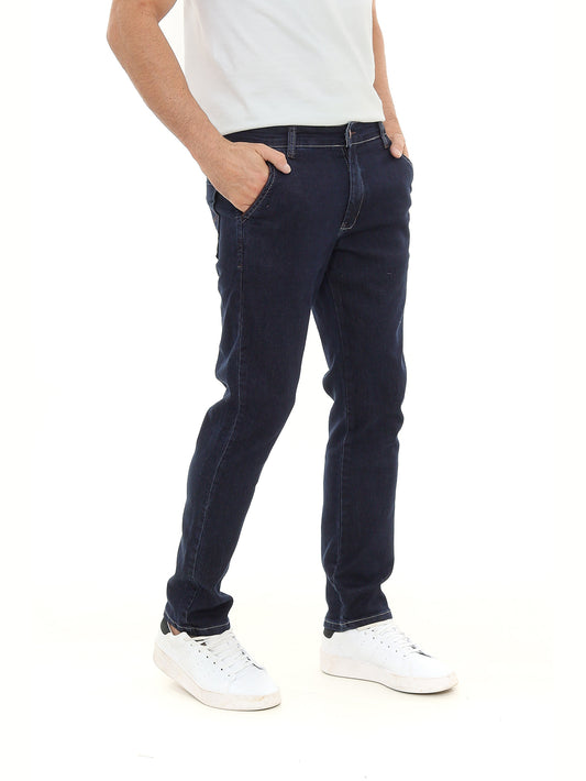 Calça Jeans PRS Sport Fino Básica com tênis branco