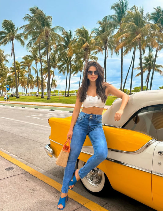 Jeans no Verão Brasileiro: Estilo e Conforto Sob o Sol Tropical