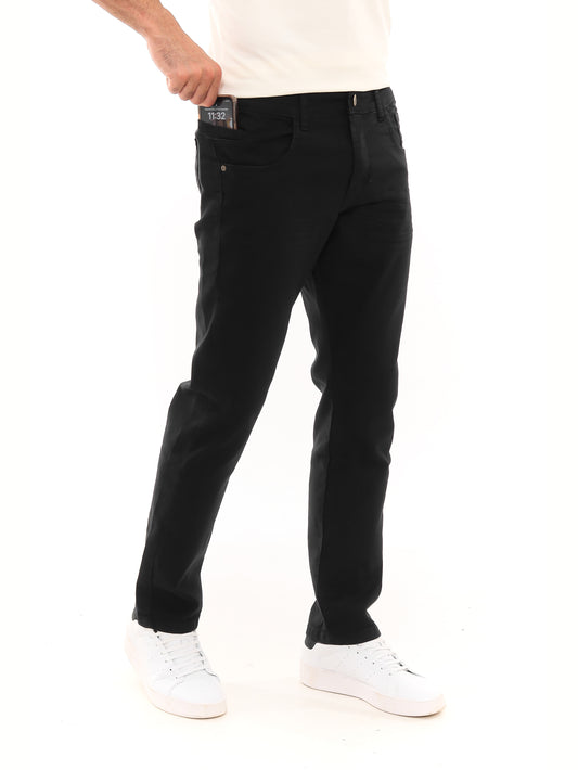 Calça jeans preta reta com bolso para celular